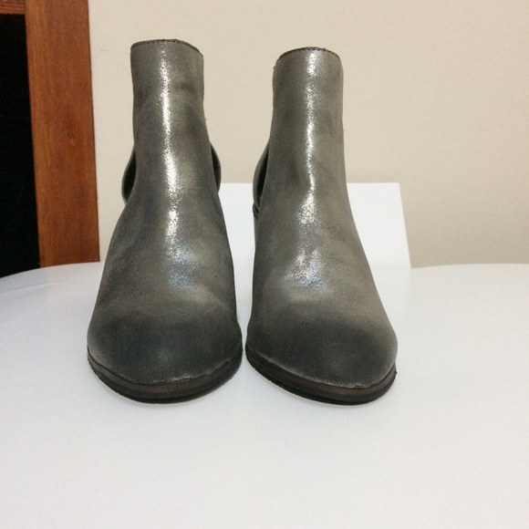 BC Born in California Metallic Cutout Ankle Bootie - Picture 2 of 12